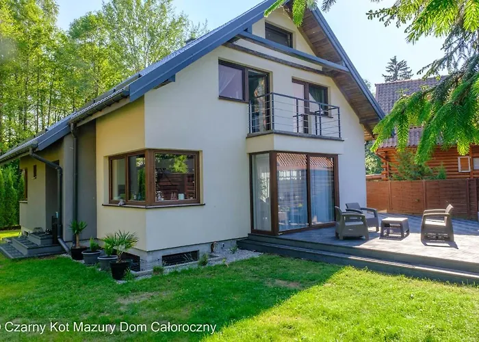 Czarny Kot Mazury Dom Caloroczny