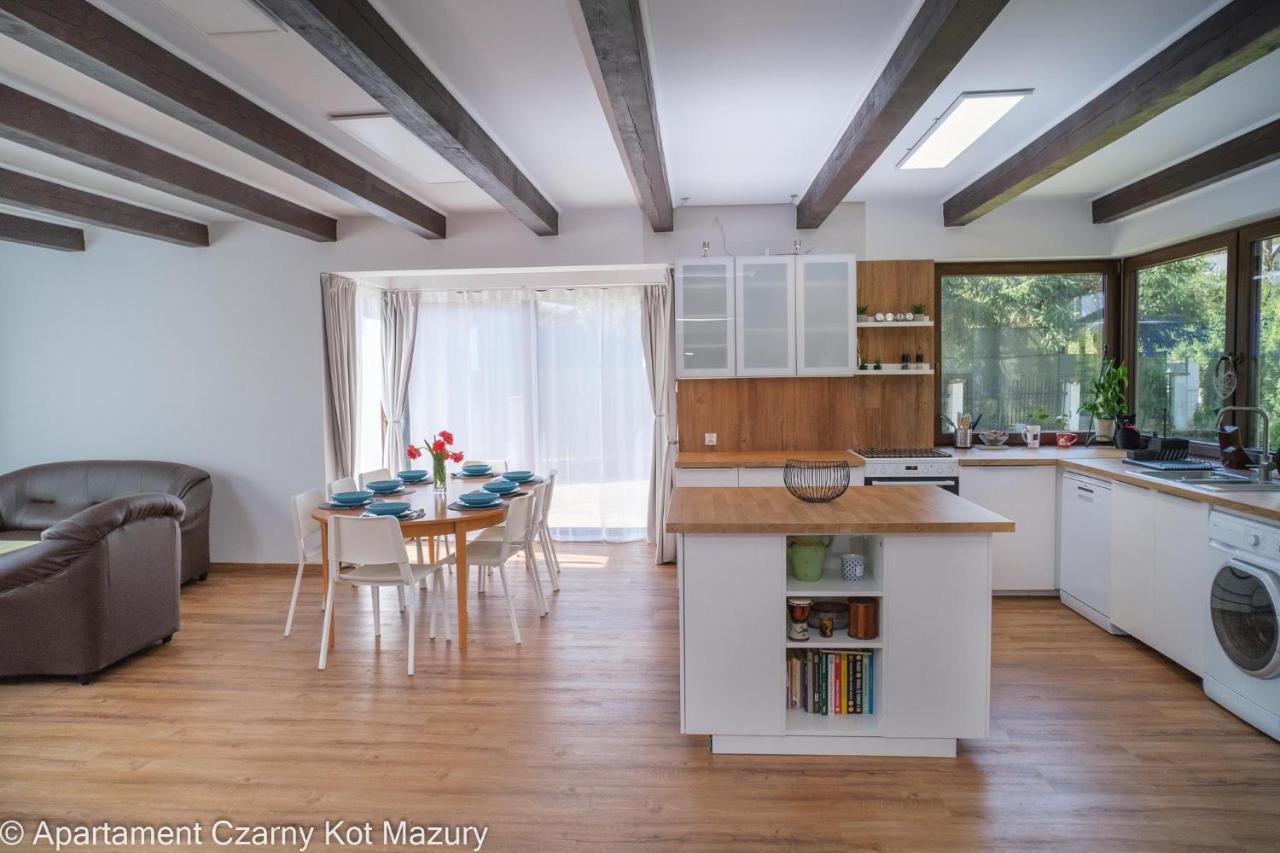 Czarny Kot Mazury Dom Caloroczny Ferienhaus Malkinie