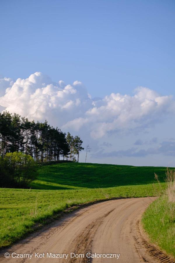 Czarny Kot Mazury Dom Caloroczny Malkinie