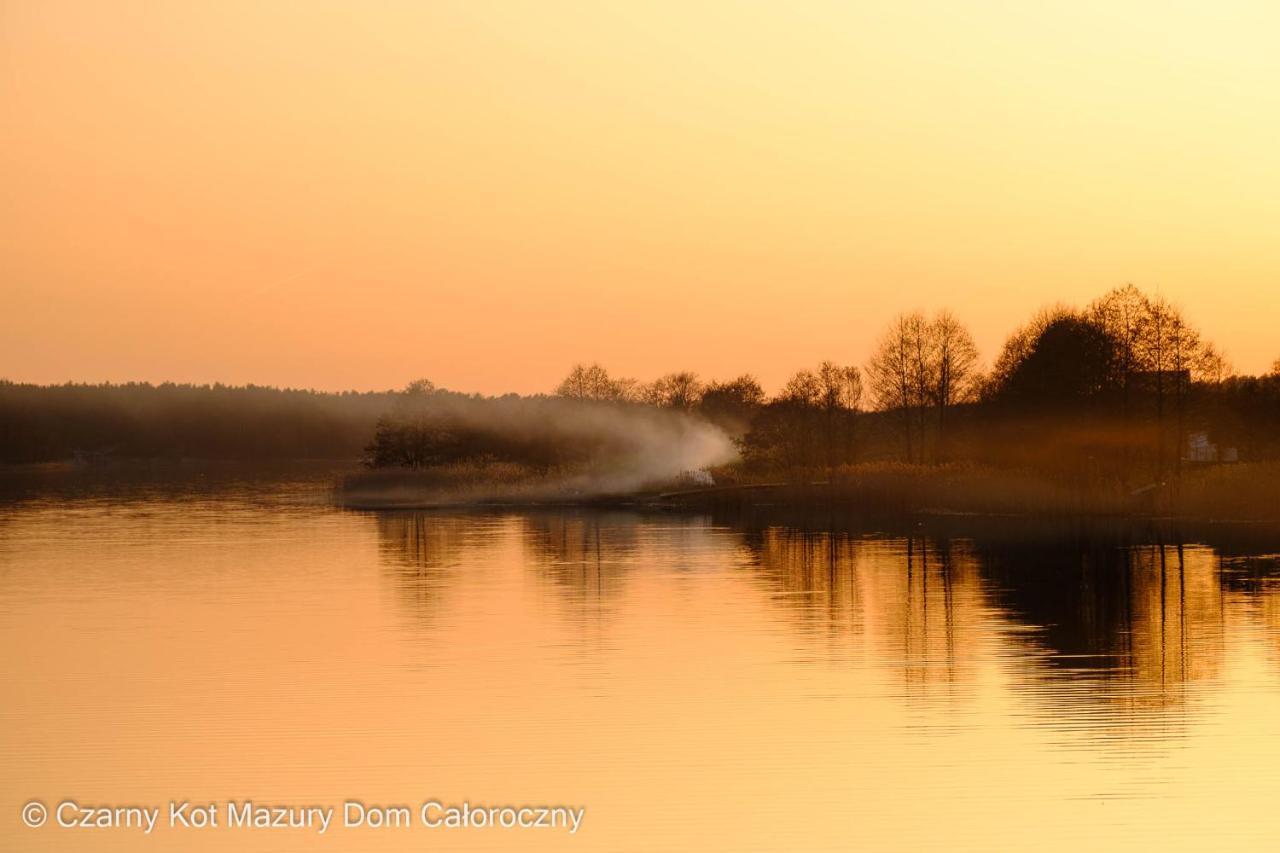 Czarny Kot Mazury Dom Caloroczny Ferienhaus *