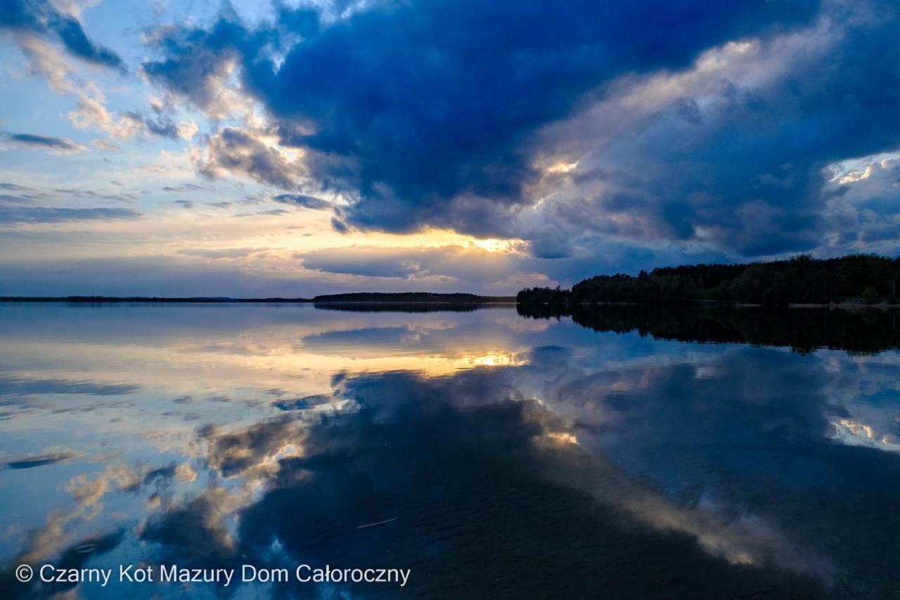 Czarny Kot Mazury Dom Caloroczny * Malkinie
