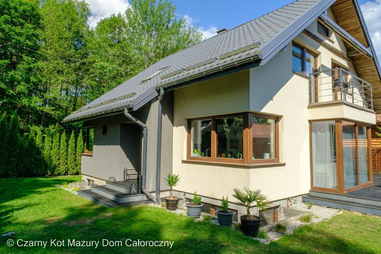Czarny Kot Mazury Dom Caloroczny